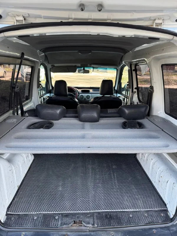 Renault kangoo цена - 398.000₽ город - мариуполь год выпуска - 2008 пробег - 365.000 топливо - бензин модификация- 1.4 кпп - механика собственник - да +79497368266 автомобиль в отличном состоянии! по технике все идеально двигатель и коробка на отлично. очень экономичное авто, полностью обслужен вложений не требует. по кузову без гнили салон ухожен не прокурен. документы в полном порядке! птс оригинал автотека зеленая 🍀 комплектация: гур abs air bag - фотография - 6