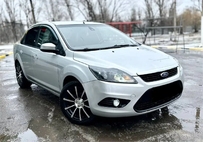 Ford фокус 2 рейсталинг 2012год. срочно очень срочно. цена 575 тыс. руб. торг у капота. 1.6 механика. пробег 210 авто в отличном состоянии вложений не требует не каких. кузов выглядит отлично как на фото так и в живую. без гнили без ржавчины, без вмятин и царапин, дно стаканы ланджероны пороги в отличном состоянии. работает отлично масло не есть, не дымит, не троит, тянет хорошо. коробка тоже в отличном состоянии. ходовая вся перебрана вложений не требует. очень мягка и комфортно без посторонних звуков. салон в отличном состоянии чистый и ухоженный. хорошая комплектация:кондиционер, гур, подогрев сидений, зеркал, эл. подогрев лобового и заднего стекла, эл. стеклоподьемники, мульти-руль, датчики света и дождя, также в авто установлено камера заднего вида, смарт зеркало, ксенон во всех фарах и туманках, дорогие литые диски r17 на зимней резине. документы в полном порядке. юредически чистая штрафов. запретов, ограничений нет. любое переоформление. осмотр донецк +79493114199 📲 tg: @k_p1111 📞 звоните: +7(949)3114199 - фотография - 3
