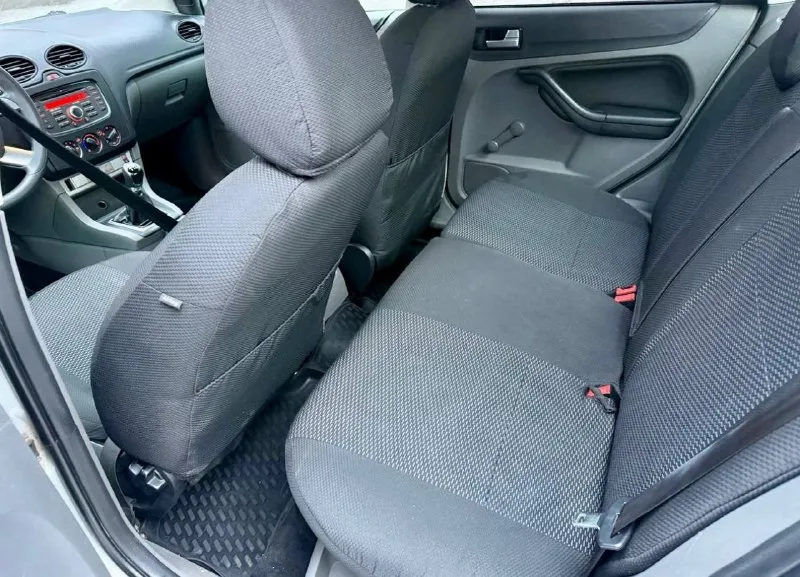 Ford фокус 2 рейсталинг 2012год. срочно очень срочно. цена 575 тыс. руб. торг у капота. 1.6 механика. пробег 210 авто в отличном состоянии вложений не требует не каких. кузов выглядит отлично как на фото так и в живую. без гнили без ржавчины, без вмятин и царапин, дно стаканы ланджероны пороги в отличном состоянии. работает отлично масло не есть, не дымит, не троит, тянет хорошо. коробка тоже в отличном состоянии. ходовая вся перебрана вложений не требует. очень мягка и комфортно без посторонних звуков. салон в отличном состоянии чистый и ухоженный. хорошая комплектация:кондиционер, гур, подогрев сидений, зеркал, эл. подогрев лобового и заднего стекла, эл. стеклоподьемники, мульти-руль, датчики света и дождя, также в авто установлено камера заднего вида, смарт зеркало, ксенон во всех фарах и туманках, дорогие литые диски r17 на зимней резине. документы в полном порядке. юредически чистая штрафов. запретов, ограничений нет. любое переоформление. осмотр донецк +79493114199 📲 tg: @k_p1111 📞 звоните: +7(949)3114199 - фотография - 9