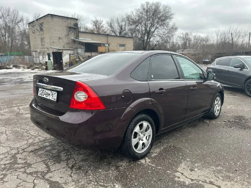 Продам ford фокус 2008 года выпуска мотор 1.8 125 лс пробег 140000 2 хозяин птс оригинал комплектация максимальная chia климат контроль двух зонный круиз контроль подогревы сидений обогрев лобового заднего стекол, и зеркал датчик дождя и света 4 эсп abs esp сигнализация автозапуском на зимней резине и титановых дисках кузов и салон в достойном состоянии все расходники заменил 1000км назад цена 575к торг тел +79493691587 +79495914279 telegram 📞 звоните: +7(949)3691587 - фотография - 2
