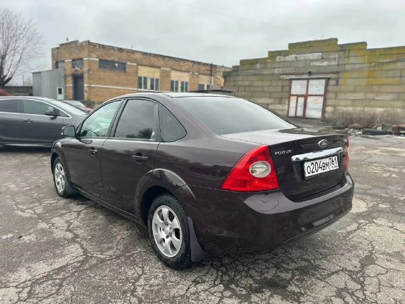 Продам ford фокус 2008 года выпуска мотор 1.8 125 лс пробег 140000 2 хозяин птс оригинал комплектация максимальная chia климат контроль двух зонный круиз контроль подогревы сидений обогрев лобового заднего стекол, и зеркал датчик дождя и света 4 эсп abs esp сигнализация автозапуском на зимней резине и титановых дисках кузов и салон в достойном состоянии все расходники заменил 1000км назад цена 575к торг тел +79493691587 +79495914279 telegram 📞 звоните: +7(949)3691587 - фотография - 3