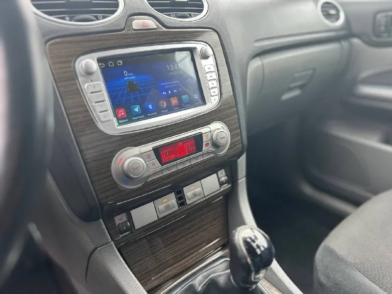 Продам ford фокус 2008 года выпуска мотор 1.8 125 лс пробег 140000 2 хозяин птс оригинал комплектация максимальная chia климат контроль двух зонный круиз контроль подогревы сидений обогрев лобового заднего стекол, и зеркал датчик дождя и света 4 эсп abs esp сигнализация автозапуском на зимней резине и титановых дисках кузов и салон в достойном состоянии все расходники заменил 1000км назад цена 575к торг тел +79493691587 +79495914279 telegram 📞 звоните: +7(949)3691587 - фотография - 5