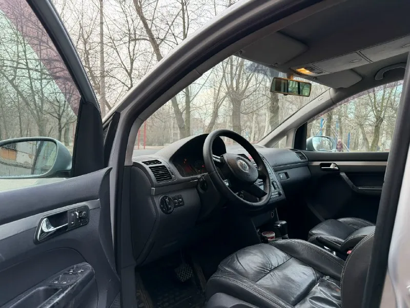 Продам обмен volkswagen touran 2004 год 7 местный 2 литра турбо на автомате подогрева зеркал подогрев сидения кожаный салон круизконтроль ￼машина сел поехал цена данного авто 580 тыс рублей торг +79494452420 📞 звоните: +7(949)4452420 - фотография - 6