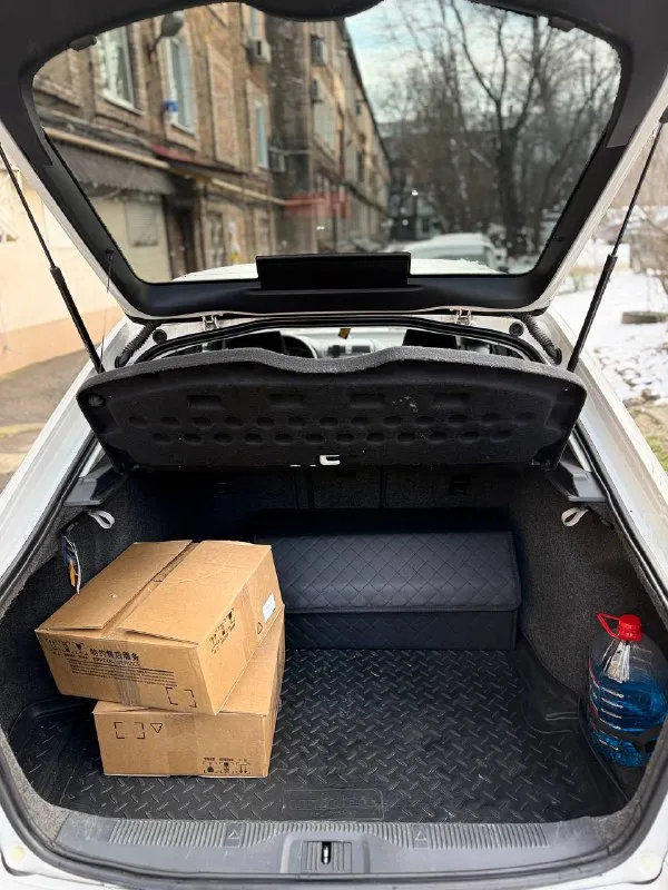 Продам личный автомобиль skoda octavia a5 1.8 tsi на классическом японском автомате aisin (не дсг) полностью обслуженный авто, вопросов и нареканий нет не чипованый, экология на месте пригонялся с чехии максимальная комплектация с адаптивными ксенон фарами, мультирулем, круиз контролем, климат контролем, подогревом всех сидений, окон, огромный багажник, подвеска с пакетом плохих дорог (выше клиренс) 217 родного пробега едет очень бодро, коробка переключает передачи отлично, пинков и прочего нет машину обслуживал всегда вовремя и денег на комплектующие не жалел менял масло летом каждые 5к, зимой 6 двигатель масло не ест, нет никаких течей, абсолютно сухо под капотом 16 колеса с дисками зима (шипы) и лето. 950 тысяч, торг +79787051015 - фотография - 10