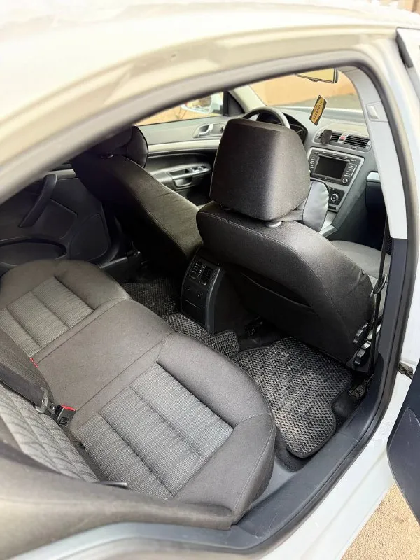 Продам личный автомобиль skoda octavia a5 1.8 tsi на классическом японском автомате aisin (не дсг) полностью обслуженный авто, вопросов и нареканий нет не чипованый, экология на месте пригонялся с чехии максимальная комплектация с адаптивными ксенон фарами, мультирулем, круиз контролем, климат контролем, подогревом всех сидений, окон, огромный багажник, подвеска с пакетом плохих дорог (выше клиренс) 217 родного пробега едет очень бодро, коробка переключает передачи отлично, пинков и прочего нет машину обслуживал всегда вовремя и денег на комплектующие не жалел менял масло летом каждые 5к, зимой 6 двигатель масло не ест, нет никаких течей, абсолютно сухо под капотом 16 колеса с дисками зима (шипы) и лето. 950 тысяч, торг +79787051015 - фотография - 9