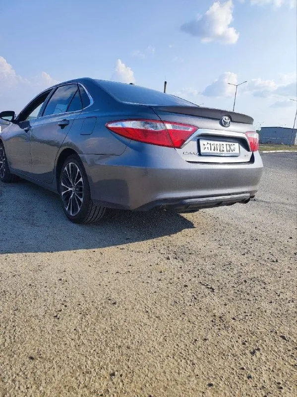 Toyota камри se 2016 года 2.5 автомат 120т пробега масла и фильтра в и двс заменены, круиз камера датчик дождя подрулевые лепестки люк хорошая музыка, машина зашумлена, хороший свет вложений не требует 2 комплекта ковров 2 комлекта колёс, вопросы по телефону+79490487346 цена 1650000 📞 звоните: +7(949)0487346 - фотография - 2