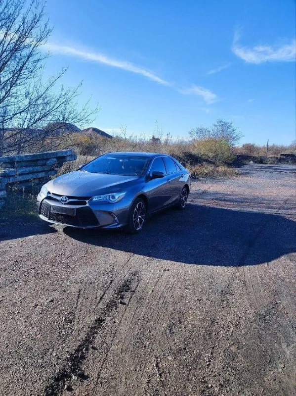 Toyota камри se 2016 года 2.5 автомат 120т пробега масла и фильтра в и двс заменены, круиз камера датчик дождя подрулевые лепестки люк хорошая музыка, машина зашумлена, хороший свет вложений не требует 2 комплекта ковров 2 комлекта колёс, вопросы по телефону+79490487346 цена 1650000 📞 звоните: +7(949)0487346 - фотография - 3