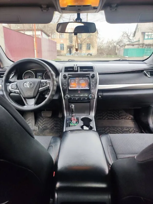 Toyota камри se 2016 года 2.5 автомат 120т пробега масла и фильтра в и двс заменены, круиз камера датчик дождя подрулевые лепестки люк хорошая музыка, машина зашумлена, хороший свет вложений не требует 2 комплекта ковров 2 комлекта колёс, вопросы по телефону+79490487346 цена 1650000 📞 звоните: +7(949)0487346 - фотография - 9