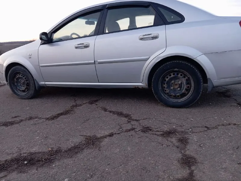 Продам. chevrolet лачетти. 2007 г. в. 1,6 газ бензин. пробег 355000. машина в хорошем состоянии обслуженная. цена 480000 торг. всё вопросы по телефону +79497150885 или л. с. 📲 tg: федор танаджи 📞 звоните: +7(949)7150885 - фотография - 2