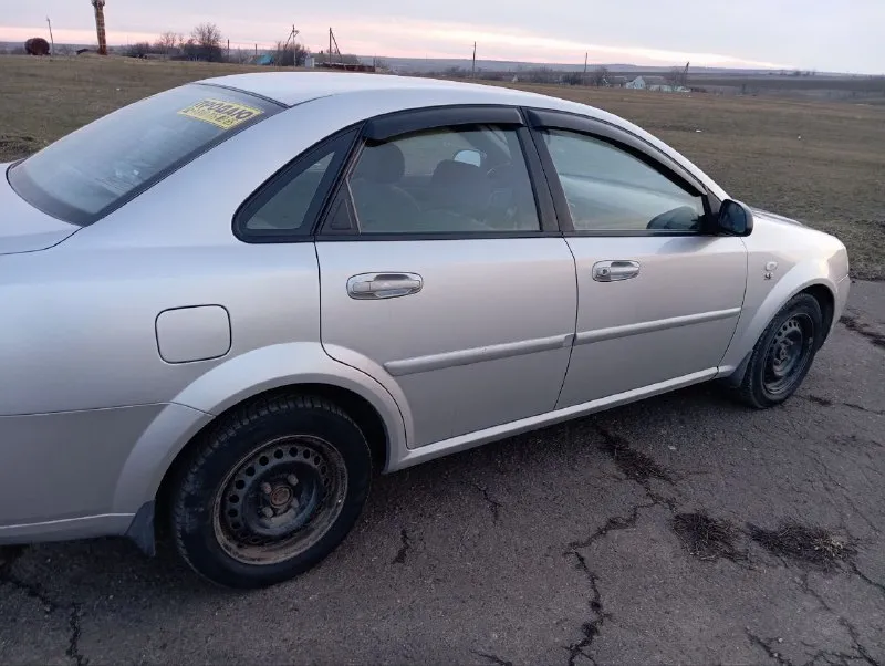 Продам. chevrolet лачетти. 2007 г. в. 1,6 газ бензин. пробег 355000. машина в хорошем состоянии обслуженная. цена 480000 торг. всё вопросы по телефону +79497150885 или л. с. 📲 tg: федор танаджи 📞 звоните: +7(949)7150885 - фотография - 5
