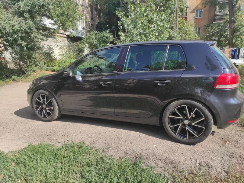 Golf vi год выпуска: 2012 поколение: mk6 (2008—2012) пробег: 252 092 км птс: оригинал модификация: 2.0 tdi mt (140 л. с. ) объём двигателя: 2 л тип двигателя: коробка передач: механика привод: передний комплектация: базовая тип кузова: хетчбек 5-дверный цвет: чёрный руль: левый авто с германии. автомобиль ухожен, регулярно проходил то. кузов без серьезных дефектов, салон чистый. масло менялось каждые 8 тысяч километров, установлены оригинальные детали. зимняя резина в комплекте. 1🍋 горловка пишите в телеграм на номер +79493167725 📞 звоните: +7(949)3167725 - фотография - 2