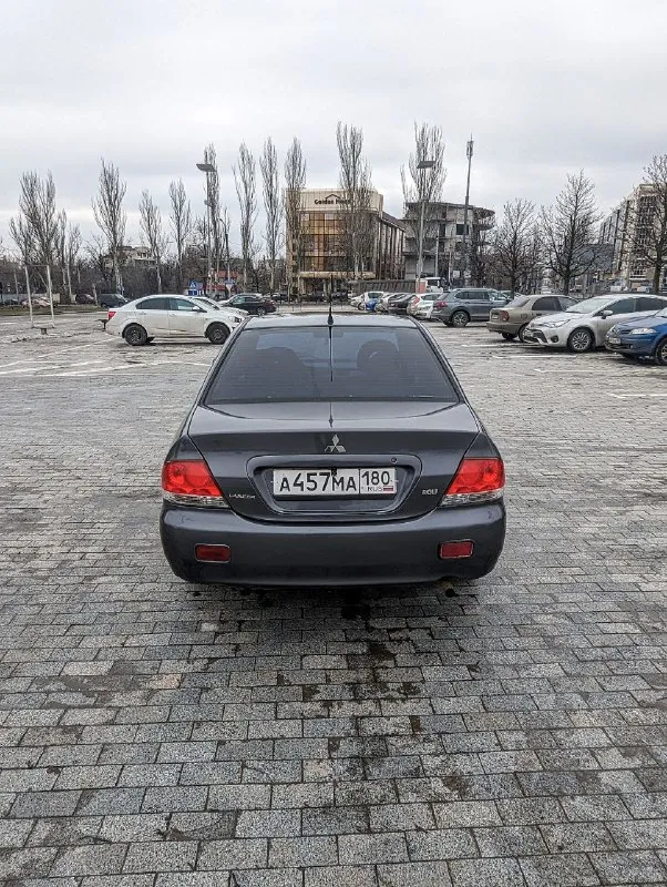 Mitsubishi lancer ix, 2005г. , 1,6л. цена: 345000р. торг ✅я собственник (оформлена на меня) ✅японская сборка, двигатель простейших и надёжный 4g18, 1,6л. бензин (218т. км. ), коробка механика. ✅комплектация: 4эсп, гур, электрорегулировка+подогрев зеркал, подогрев передних сидений, кондиционер, airbag водитель+ пассажир и т. д. ✅состояние: двигатель обслужен (не дымит, не троит, обороты не плавают), ходовка перебирались год назад (стойки пер, сайлентблоки, наконечники) в хорошем состоянии, коробка- без проблем. по кузову: арки, крылья, стаканы, пороги, лонжероны, дно - всё на месте, ничего не варилось. выглядит очень неплохо. ❗по запросу отправляю видео обзор❗ зимняя резина nokian 2025г. , также есть летняя резина (по договоренности). все интересующие вопросы при встрече или по телефону +79496415133 донецк, калининский район - фотография - 3