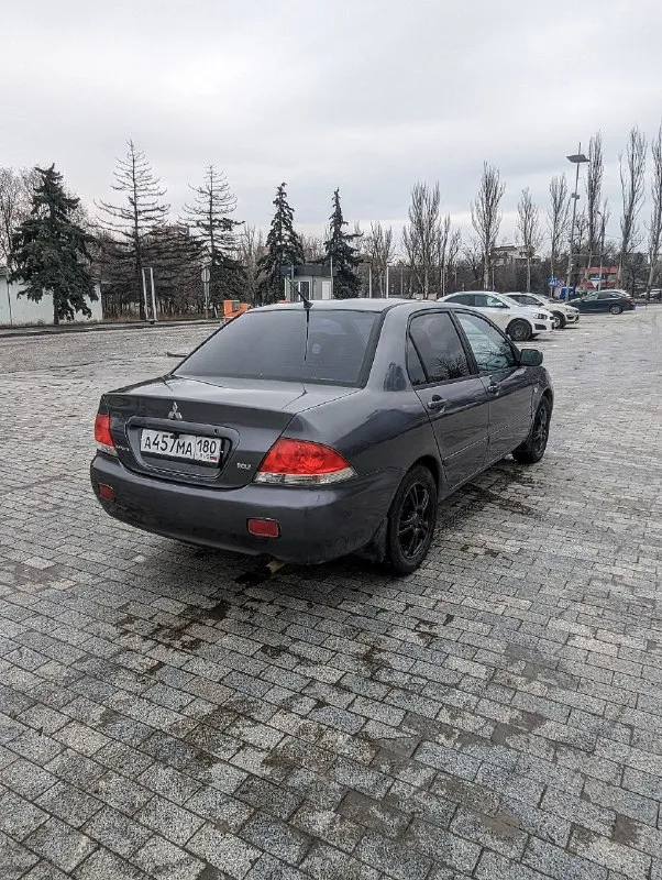 Mitsubishi lancer ix, 2005г. , 1,6л. цена: 345000р. торг ✅я собственник (оформлена на меня) ✅японская сборка, двигатель простейших и надёжный 4g18, 1,6л. бензин (218т. км. ), коробка механика. ✅комплектация: 4эсп, гур, электрорегулировка+подогрев зеркал, подогрев передних сидений, кондиционер, airbag водитель+ пассажир и т. д. ✅состояние: двигатель обслужен (не дымит, не троит, обороты не плавают), ходовка перебирались год назад (стойки пер, сайлентблоки, наконечники) в хорошем состоянии, коробка- без проблем. по кузову: арки, крылья, стаканы, пороги, лонжероны, дно - всё на месте, ничего не варилось. выглядит очень неплохо. ❗по запросу отправляю видео обзор❗ зимняя резина nokian 2025г. , также есть летняя резина (по договоренности). все интересующие вопросы при встрече или по телефону +79496415133 донецк, калининский район - фотография - 5