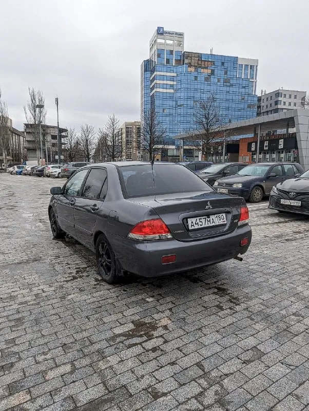 Mitsubishi lancer ix, 2005г. , 1,6л. цена: 345000р. торг ✅я собственник (оформлена на меня) ✅японская сборка, двигатель простейших и надёжный 4g18, 1,6л. бензин (218т. км. ), коробка механика. ✅комплектация: 4эсп, гур, электрорегулировка+подогрев зеркал, подогрев передних сидений, кондиционер, airbag водитель+ пассажир и т. д. ✅состояние: двигатель обслужен (не дымит, не троит, обороты не плавают), ходовка перебирались год назад (стойки пер, сайлентблоки, наконечники) в хорошем состоянии, коробка- без проблем. по кузову: арки, крылья, стаканы, пороги, лонжероны, дно - всё на месте, ничего не варилось. выглядит очень неплохо. ❗по запросу отправляю видео обзор❗ зимняя резина nokian 2025г. , также есть летняя резина (по договоренности). все интересующие вопросы при встрече или по телефону +79496415133 донецк, калининский район - фотография - 6