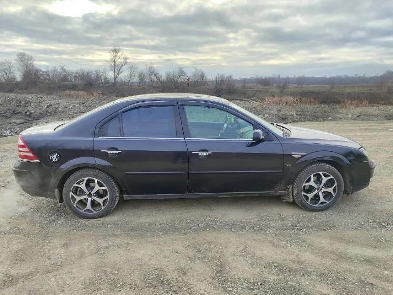 Продаже имеется ford mondeo 3, 2003 года выпуска, мотор 2.5 6 цилиндровый 170 л. с, автоматическая коробка передач, по мотору и акпп без вопросов, комплектация chia, полный электро пакет, климат контроль, подогрев лобового стекла, электро регулировка зеркал, подогрев передних сидений, электро регулировка передних сидений, пробег по одометру 335000 тысяч км, машина в не плохом состоянии едет хорошо, дыр нет вообще, резина зима в хорошем состоянии, по документам полный порядок, птс стс дкп все имеется, находится в нижней крынке 400000₽ лс или телеграм +79497205355 📞 звоните: +7(949)7205355 - фотография - 2