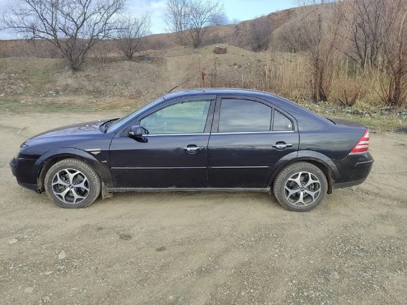 Продаже имеется ford mondeo 3, 2003 года выпуска, мотор 2.5 6 цилиндровый 170 л. с, автоматическая коробка передач, по мотору и акпп без вопросов, комплектация chia, полный электро пакет, климат контроль, подогрев лобового стекла, электро регулировка зеркал, подогрев передних сидений, электро регулировка передних сидений, пробег по одометру 335000 тысяч км, машина в не плохом состоянии едет хорошо, дыр нет вообще, резина зима в хорошем состоянии, по документам полный порядок, птс стс дкп все имеется, находится в нижней крынке 400000₽ лс или телеграм +79497205355 📞 звоните: +7(949)7205355 - фотография - 4