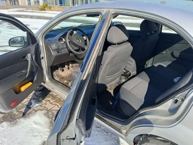 Цена: 550.000 продам chevrolet aveo ( chevrolet авео) год: 2010 мотор: 1.5 пробег : 164 тыс. км. газ евро 4 (вписан), гур, кондиционер, регулировка зеркал, передние электростеклоподьемники. по факту 2 владельца за всю жизнь. машина местная, не пригон. новая резина зима+r15 лето на титанах в комплекте. диагностическая карта готова. по кузову без дыр, дно и пороги целые! стс/птс - оригинал. любое переоформление. г. донецк звоните в любое время +79493152926 +79497969353 📞 звоните: +7(949)3152926 - фотография - 3