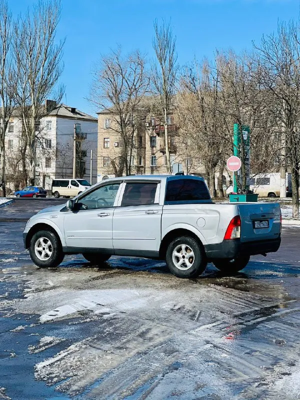 Продам ssangyong actyon sports 2.0 мт 4wd 2012 год машина в отличном состоянии двигатель работает идеально контрактный двигатель все документы на руках для постановки на учет, масло не ест кузов целый, кусочек бампера есть нужно припаять 2 литра дизель, турбина работают идеально механика не вылетает переключает отлично ходовая техника отличная без единых звуков полный привод новая зимняя резина вин на раме читается хорошая комплектация под чехлами сидения как новые цену поставил халявную по цене нивы, кто первый успеет тот и заберет 450 000 торг осмотр макеевка, могу пригнать куда нужно будет +7 (949) 638-01-13 - фотография - 2