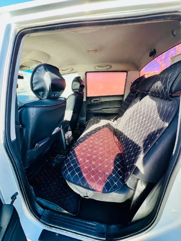 Продам ssangyong actyon sports 2.0 мт 4wd 2012 год машина в отличном состоянии двигатель работает идеально контрактный двигатель все документы на руках для постановки на учет, масло не ест кузов целый, кусочек бампера есть нужно припаять 2 литра дизель, турбина работают идеально механика не вылетает переключает отлично ходовая техника отличная без единых звуков полный привод новая зимняя резина вин на раме читается хорошая комплектация под чехлами сидения как новые цену поставил халявную по цене нивы, кто первый успеет тот и заберет 450 000 торг осмотр макеевка, могу пригнать куда нужно будет +7 (949) 638-01-13 - фотография - 7