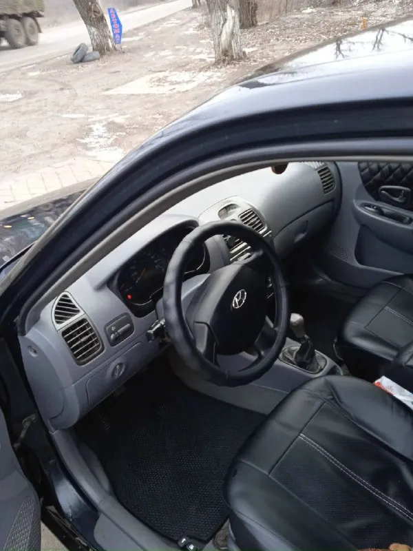 Продам машину в хорошем состоянии, hyundai акцент 1.5,16 кл,2006 г. в,178500км, я собственник, владею машиной 2 года, за время эксплуатации ни разу не подвела, в машине имеются:4 электр. стек. подьемника, кондиционер заправлен, радиатор печки новый, печка греет хорошо, тонировка американка, хорошая музыка, лед лампы, все расходники менялись вовремя. комплект хорошей летней резины на красивых легкосплавных дисках. техосмотр пройден. полное переоформление в мрэо. 400т. руб. тел:+79495126406 📞 звоните: +7(949)5126406 - фотография - 3