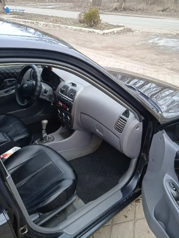 Продам машину в хорошем состоянии, hyundai акцент 1.5,16 кл,2006 г. в,178500км, я собственник, владею машиной 2 года, за время эксплуатации ни разу не подвела, в машине имеются:4 электр. стек. подьемника, кондиционер заправлен, радиатор печки новый, печка греет хорошо, тонировка американка, хорошая музыка, лед лампы, все расходники менялись вовремя. комплект хорошей летней резины на красивых легкосплавных дисках. техосмотр пройден. полное переоформление в мрэо. 400т. руб. тел:+79495126406 📞 звоните: +7(949)5126406 - фотография - 4