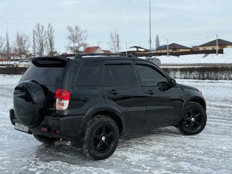 В продаже toyota rav4, двигатель - 2.0 л (1azfe) надёжный и неприхотливый агрегат, заменена в конце лета цепь грм, помпа, все ремни и ролики. автомат 4-х ступенчатый. , вечный, переключает отлично, . частичная замена масла - (10.10.2025г) постоянный полный привод. расход - 10,5-12,5 л. находится в одной семье более 13 лет (с 2013 г) в редчайшем состоянии, заводской окрас всего кузова, каждый элемент имеет маркировку (vin) ржавчины нету, полностью соответствует фото! японская сборка для рынка usa. с дополнений установлен - парктроник, автозапуск и дисплей. кузов отполирован и покрыт керамикой х2 слоя. резина зимняя, новая. торг будет минимальный. техосмотр пройден. авто готово к оформлению. контакты : +7 (949) 363-52-68 (есть «telegram») цена : 880,000 рублей. обмен не рассматриваю. территориально находится в г макеевка (центр) варианты рассрочки и т. д и т. п не предоставляю. 📞 🇷🇺 звоните: +79493635268 - фотография - 7