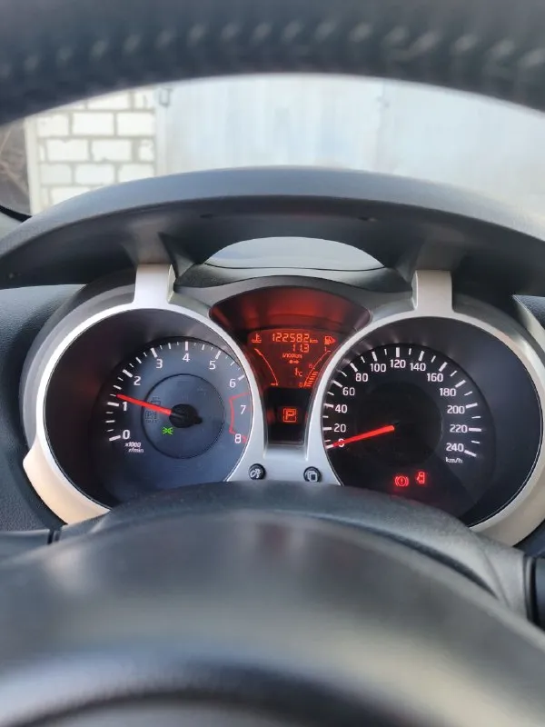 Nissan juke год: 2013 тип кпп: автоматическая пробег: 122582 дополнительная информация: не бита, не крашена по кузову имеются мелкие царапины. 2 комплекта резины на дисках. 2 й хозяин машина в хорошем состоянии, не требует ремонта. сел - поехал(а). цена: 1100000 руб. 📲 tg: сергей, 📞 +79497136180 📞 звоните: +7(949)7136180 - фотография - 7