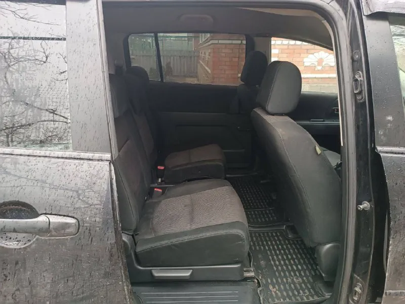 Продам mazda 5, 2008 г. в. объем 1.8 бензин, мкп в авто все работает, крутится, каждый день на ходу. хороший вариант для работы или большой семьи. любые проверки за ваш счет. цена: 600 000 рублей, минимальный торг, рассмотрю варианты обмена. связь: звонки или тг, м. т. +79493201791,+79043408336 - фотография - 7