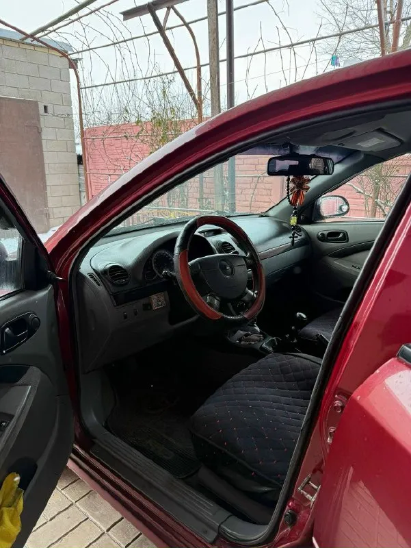 Продам автомобиль chevrolet lacetti 1.6, 2008 года ( хэтчбек ) 💰 цена: 500.000 рублей, торг уместен! по машине : пробег 235000 км, масло менялось от замены до замены каждые 7 тысяч км, стоит газовое оборудование 4 поколения, новый редуктор, коробка работает исправно, по электрике нареканий нет, 2 стеклоподъемника, абс, кондиционер, гидроусилитель руля, хорошая музыка, центральный замок и сигнализация, кузов на твердую 5, салон в хорошем состоянии, расходники менялись своевременно, ходовая часть новая, автомобиль полностью обработа, на российском учете, хозяин 1 звонить по номеру : +79493223357 📞 звоните: +7(949)3223357 - фотография - 2