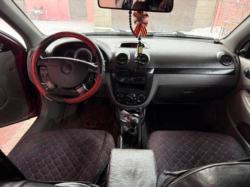 Продам автомобиль chevrolet lacetti 1.6, 2008 года ( хэтчбек ) 💰 цена: 500.000 рублей, торг уместен! по машине : пробег 235000 км, масло менялось от замены до замены каждые 7 тысяч км, стоит газовое оборудование 4 поколения, новый редуктор, коробка работает исправно, по электрике нареканий нет, 2 стеклоподъемника, абс, кондиционер, гидроусилитель руля, хорошая музыка, центральный замок и сигнализация, кузов на твердую 5, салон в хорошем состоянии, расходники менялись своевременно, ходовая часть новая, автомобиль полностью обработа, на российском учете, хозяин 1 звонить по номеру : +79493223357 📞 звоните: +7(949)3223357 - фотография - 3