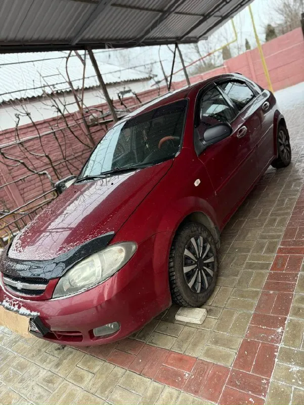 Продам автомобиль chevrolet lacetti 1.6, 2008 года ( хэтчбек ) 💰 цена: 500.000 рублей, торг уместен! по машине : пробег 235000 км, масло менялось от замены до замены каждые 7 тысяч км, стоит газовое оборудование 4 поколения, новый редуктор, коробка работает исправно, по электрике нареканий нет, 2 стеклоподъемника, абс, кондиционер, гидроусилитель руля, хорошая музыка, центральный замок и сигнализация, кузов на твердую 5, салон в хорошем состоянии, расходники менялись своевременно, ходовая часть новая, автомобиль полностью обработа, на российском учете, хозяин 1 звонить по номеру : +79493223357 📞 звоните: +7(949)3223357 - фотография - 7