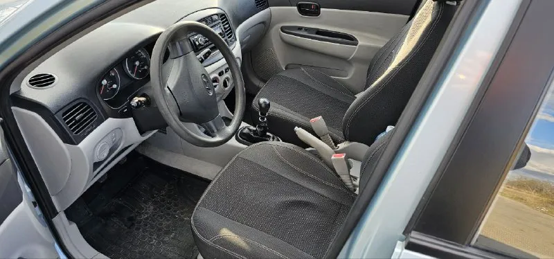 Продам hyundai accent год 2009 двигатель 1.4 кпп 5ст пробег 154.747км автомобиль покупался в автосалоне, один единственный владелец, состояние автомобиля идеальное, за автомобилем ухаживают. более подробно по телефону зимняя резина в комплекте цена 650.000₽ торг присутствует +79497138247 владимир +79497164527 елена мариуполь - фотография - 5