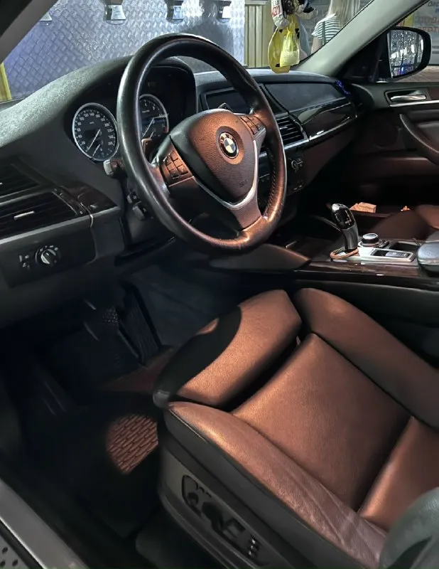 ‼️ bmw x6 2012 год, 3,5 бензин. мотор n55.‼️ в полной комплектации, все в рабочем состоянии. аудиосистема harman kardon. подогрев руля, подогрев всех сидений. салон в идеале. технически в полном порядке. пробег 180т. цена 1,8. торг на замену переднего бампера. обмен не интересует. +79494154840; +79494667140 📞 звоните: +7(949)4154840 - фотография - 4