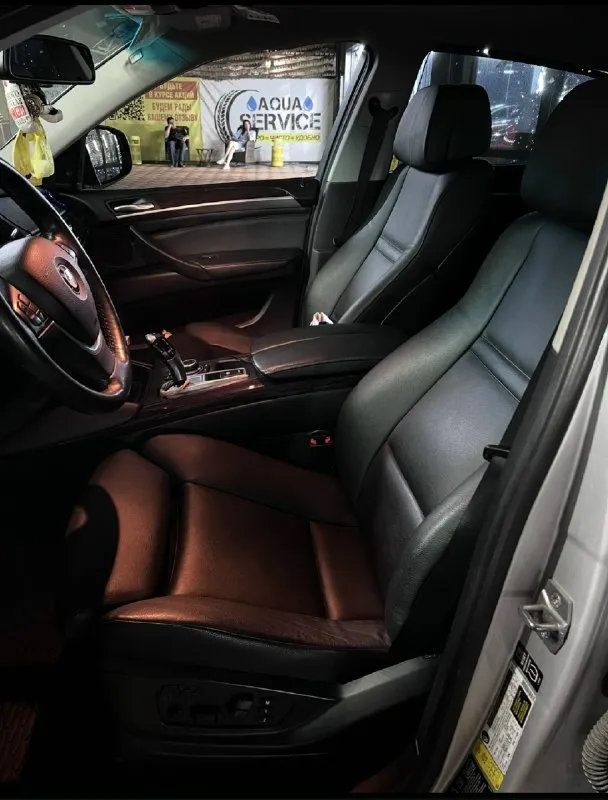 ‼️ bmw x6 2012 год, 3,5 бензин. мотор n55.‼️ в полной комплектации, все в рабочем состоянии. аудиосистема harman kardon. подогрев руля, подогрев всех сидений. салон в идеале. технически в полном порядке. пробег 180т. цена 1,8. торг на замену переднего бампера. обмен не интересует. +79494154840; +79494667140 📞 звоните: +7(949)4154840 - фотография - 5