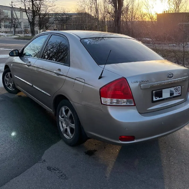 Продам свой автомобиль, в собственности больше года, оформлена на меня. машина на ходу каждый день, срочных вложений не требует. кузов не гнилой, не битый. корейская сборка. машина не новая, но на свои года достаточно хорошо сохранилась, год выпуска 2007 рестайлинг. двигатель 1.6л бензин 122л. с. кпп механика 5 ступенчатая. в комплектации гур, abs, airbag, 4 эл. стеклоподъёмника, эл. зеркала, цз, музыка, кондиционер рабочий, обслужен прошлым летом. цена авто 490.000 рублей. кто ищет идеал - смотрите рынок 600.000+ посмотреть и купить можно в городе зугрэс. т +7949-100-4165 📞 звоните: +7(949)1004165 - фотография - 2