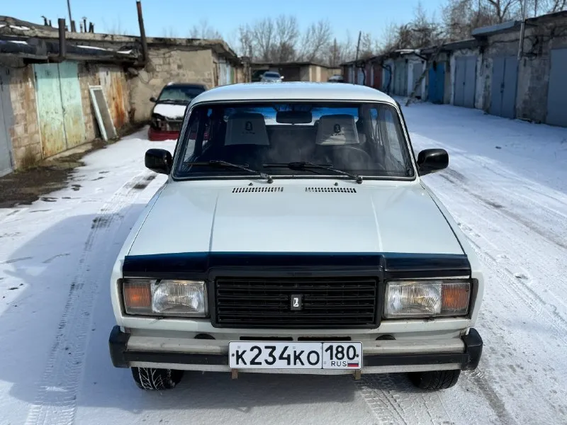 💶 цена: 220000 ₽ 🚘 марка / модель: ваз 2107 📅 год выпуска: 1993 📊 пробег:98.500 км. ⛽ двигатель: бензин 1.5 🔧 тип кпп: механика 5 ступка. 🛞привод: задний. описание: машина в очень хорошем состоянии, технически без вложений вообще. двигатель с коробкой на 5+ вся ходовая новая: все тяги, шаровые, сайлентблоки, амортизаторы, пружины, новые супорта и колодки. дно и пороги заводские, кузов в сварке не нуждается совсем. по электрике всё работает: печка, обогрев заднего стекла, свет, музыка. резина новая, тел +79494007165 донецк 📞 звоните: +7(949)4007165 - фотография - 2
