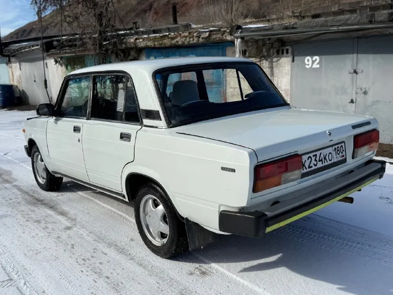 💶 цена: 220000 ₽ 🚘 марка / модель: ваз 2107 📅 год выпуска: 1993 📊 пробег:98.500 км. ⛽ двигатель: бензин 1.5 🔧 тип кпп: механика 5 ступка. 🛞привод: задний. описание: машина в очень хорошем состоянии, технически без вложений вообще. двигатель с коробкой на 5+ вся ходовая новая: все тяги, шаровые, сайлентблоки, амортизаторы, пружины, новые супорта и колодки. дно и пороги заводские, кузов в сварке не нуждается совсем. по электрике всё работает: печка, обогрев заднего стекла, свет, музыка. резина новая, тел +79494007165 донецк 📞 звоните: +7(949)4007165 - фотография - 3