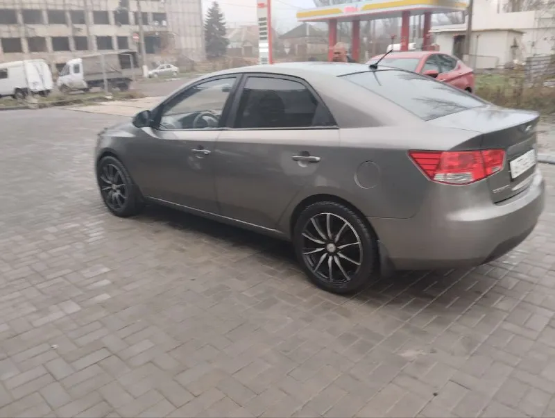 Продам kia ceratto, год 2009.1.6 мкпп, пробег : 290 тыс. Двигатель в порядке, масло не берёт ни капли от замены до замены, дно целое и обработанное, пороги целые. Кондиционер работает. Цена 550. Торг при осмотре. Мариуполь. Вопросы по +79498033084 или в лс.
📲 Tg: @jokkerr1984
📞 Звоните: +7(949)8033084 - фотография - 3