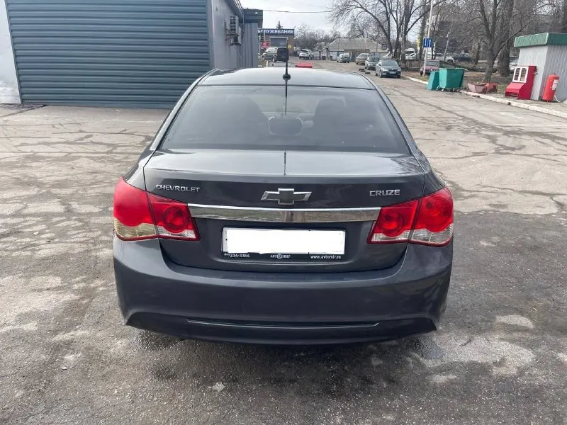 Продаю chevrolet cruze 2014 год. я собственник !!! мотор самый надежный и простой 1.6 на коробке автомат 6 скоростей ! автомобиль в хорошем техническом состоянии. все в родной краске ! полная гальваническая оцинковка кузова !!! базовая комплектация: гур, кондиционер (холодит очень хорошо), передние стеклоподъемники, подогрев сидений, обогрев заднего стекла. автомобиль с полным переоформлением в мрэо. цена 670 тыс. руб. торг у капота. номер телефона: +79497037448 +79497037448 осмотр г. макеевка. - фотография - 2