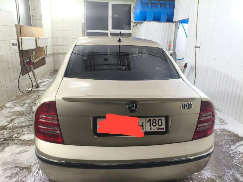 Skoda superb 2.5 tdi 2005 год комплектация: полная 🔥 🔥 🔥 -подогрев заднего стекла, и лобового -подогрев передних и задних сидений -подогрев боковых зеркал -кожаный салон -электролегулировка боковых зеркал -память водительского сидения -электропривод передних сидений -оригинальная акустика - мульти руль - круиз контроль машина в хорошем состоянии, полностью обслуженная подвеска и двигатель. машина-сел, поехал. стоят оригинальные 17-тые, отдам летнюю резину на нее ( отъездила один сезон). владею машиной 3 года. по документам абсолютно чистая. телефон : +79495038942 осмотр : донецк цена : 650 000 торг у капота 📞 звоните: +7(949)5038942 - фотография - 4