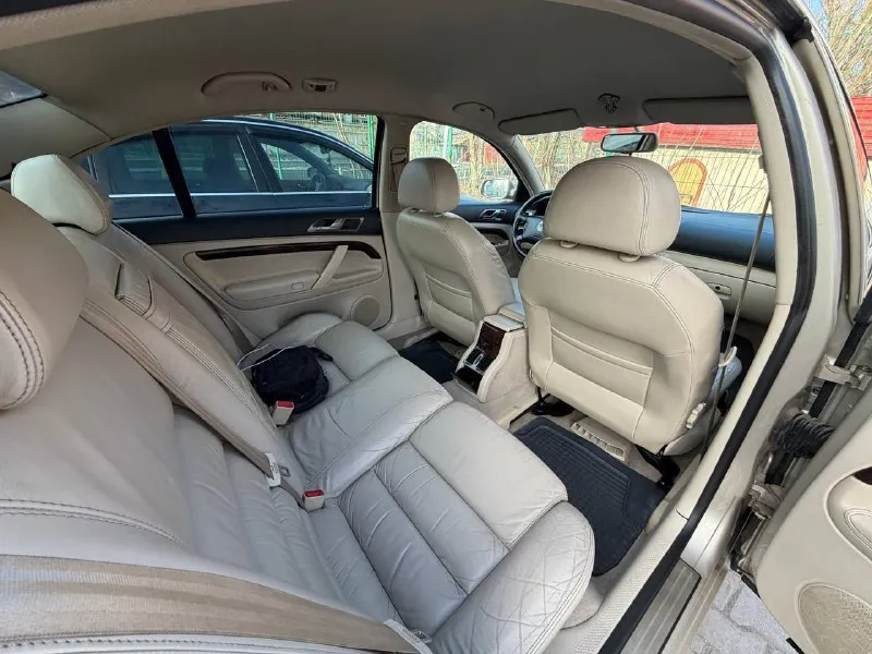 Skoda superb 2.5 tdi 2005 год комплектация: полная 🔥 🔥 🔥 -подогрев заднего стекла, и лобового -подогрев передних и задних сидений -подогрев боковых зеркал -кожаный салон -электролегулировка боковых зеркал -память водительского сидения -электропривод передних сидений -оригинальная акустика - мульти руль - круиз контроль машина в хорошем состоянии, полностью обслуженная подвеска и двигатель. машина-сел, поехал. стоят оригинальные 17-тые, отдам летнюю резину на нее ( отъездила один сезон). владею машиной 3 года. по документам абсолютно чистая. телефон : +79495038942 осмотр : донецк цена : 650 000 торг у капота 📞 звоните: +7(949)5038942 - фотография - 5