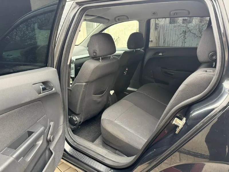 Продам opel astra 2012г я хозяин владею машиной уже год машина без дтп 1.8 бензин пробег родной 231 000 механика салон ткань, в шикарном состоянии машина по технике ляля двигатель работает на все 5 балов машина семейная, ухоженна до идеала недавно было проведено полное то новая зимняя резина так же есть летка продаю по причине выбора нового автомобиля. любой осмотр, любые ваши проверки приветствуются, за машину не стыдно! остальные вопросы пишите звоните +79496476106 осмотр макеевка 📞 звоните: +7(949)6476106 - фотография - 9