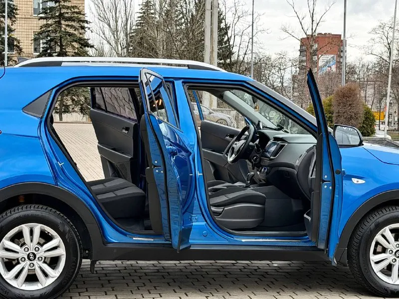 Hyundai creta год выпуска - 2016 кпп - автоматическая цена - 1.520.000₽ тел. +79493902663 либо - +7 (949) 679-98-14 продам автомобиль в идеальном состоянии, 1 хозяин из автосалона. не битая и не крашеная ( любые проверки ) простой и экономичный бензиновый двигатель 1.6 в паре с шести ступенчатой автоматической коробкой передач, работают безупречно. по ходовой части на 5+ не требует ни каких вложений. хорошая комплектация: климат-контроль; парктроник; 4эл. стеклоподъемника; подогревы всех сидений; помощь при подъеме и спуске; эл. зеркала; установлена android мультимедиа со всеми современными плюшками и не плохой акустикой; мультируль; антизанос; антибукс; круиз-контроль; камера заднего вида; штатные диски; релинги; biled оптика ( светит шикарно ) чистый и ухоженный не прокуренный салон. сигнализация с автозапуском. запаска не разу не ставилась. родной пробег 174.000км но состояние авто не побоюсь этого слова - как новое. кто захочет ознакомиться 📲 tg: @vladimir_23_23_23 📞 звоните: +7(949)3902663 - фотография - 6