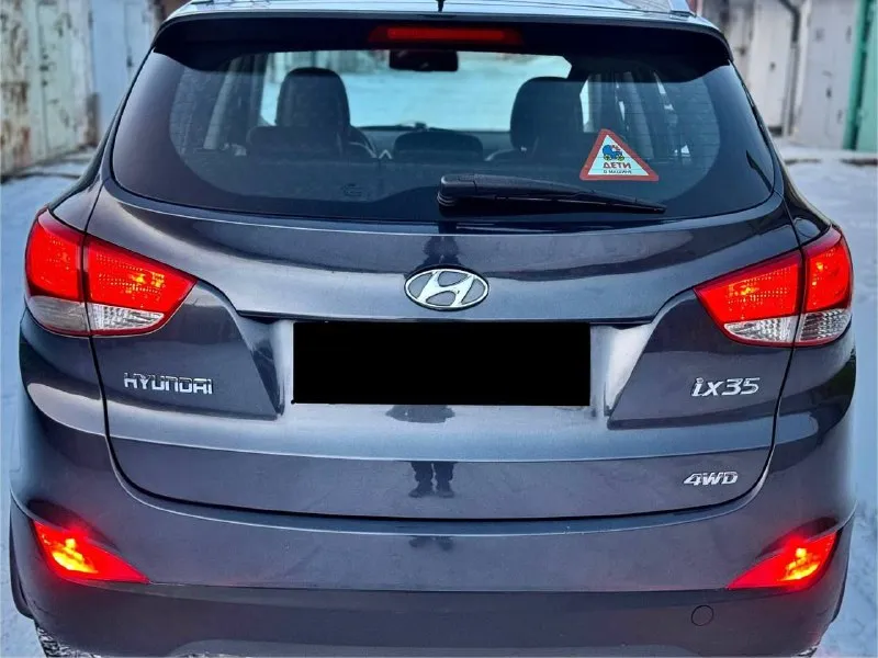 Продам hyundai ix35 2012года 1 владелец по птс!! мотор 2.0 пробег 176 акпп в идеальном состоянии 4wd масло заменено полная кожа 4 стекло подъемника 4х зонный климат контроль подогрев лобового и заднего стекла стекла все стекла в круг родные !!!!! хорошая музыка опрятный салон осмотр г. донецк оформление в мрэо техосмотр пройден +7 (949) 536-31-76 - фотография - 4