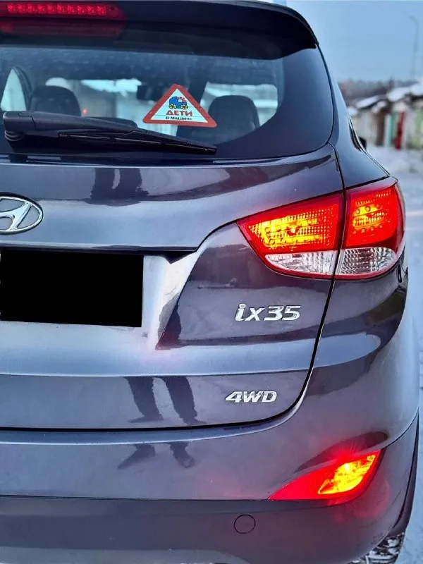 Продам hyundai ix35 2012года 1 владелец по птс!! мотор 2.0 пробег 176 акпп в идеальном состоянии 4wd масло заменено полная кожа 4 стекло подъемника 4х зонный климат контроль подогрев лобового и заднего стекла стекла все стекла в круг родные !!!!! хорошая музыка опрятный салон осмотр г. донецк оформление в мрэо техосмотр пройден +7 (949) 536-31-76 - фотография - 9