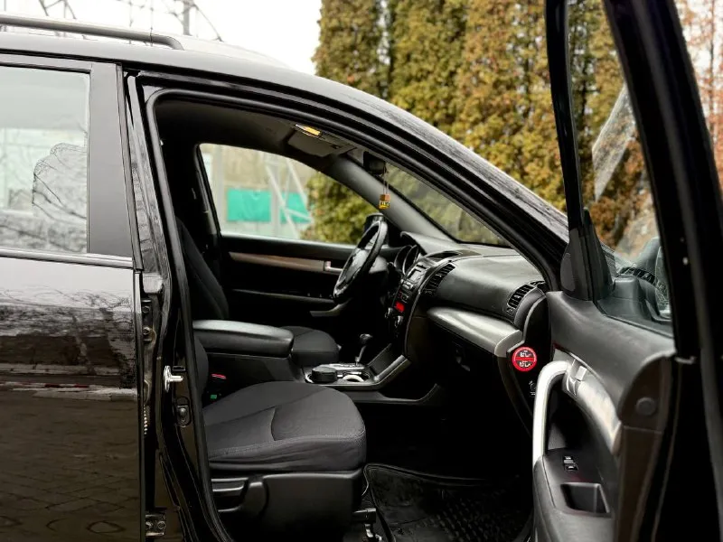 Kia sorento 2011 4wd европейка
Двигатель 2.4 бензин
Коробка обычный автомат
Родной пробег 138000
1 Владелец
Тех осмотр пройден, документы в порядке
Автомобиль в отличном состоянии, двигатель работает идеально, коробка переключает без пинков и задержек, ходовая на 5+, привод полный подключаемый, кузов целый в родном окрасе, без дтп.
Хорошая комплектация:раздельный климат контроль, круиз контроль, эл зеркала с подогревом и складыванием, парктроники, обогрев лобового и заднего стекла, датчики света и дождя, подогрев сидений, помощь при вождении, bluetooth aux и еще много чего.
Цена 1415 000
Возможен торг
+79495035528
Донецк - фотография - 10
