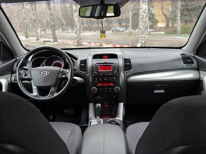 Kia sorento 2011 4wd европейка
Двигатель 2.4 бензин
Коробка обычный автомат
Родной пробег 138000
1 Владелец
Тех осмотр пройден, документы в порядке
Автомобиль в отличном состоянии, двигатель работает идеально, коробка переключает без пинков и задержек, ходовая на 5+, привод полный подключаемый, кузов целый в родном окрасе, без дтп.
Хорошая комплектация:раздельный климат контроль, круиз контроль, эл зеркала с подогревом и складыванием, парктроники, обогрев лобового и заднего стекла, датчики света и дождя, подогрев сидений, помощь при вождении, bluetooth aux и еще много чего.
Цена 1415 000
Возможен торг
+79495035528
Донецк - фотография - 7