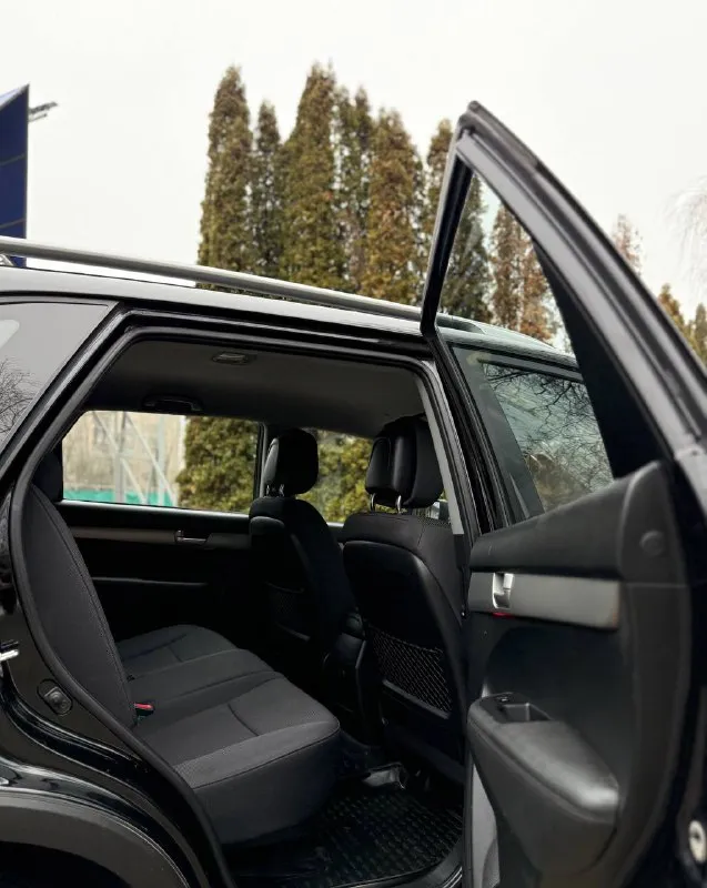 Kia sorento 2011 4wd европейка
Двигатель 2.4 бензин
Коробка обычный автомат
Родной пробег 138000
1 Владелец
Тех осмотр пройден, документы в порядке
Автомобиль в отличном состоянии, двигатель работает идеально, коробка переключает без пинков и задержек, ходовая на 5+, привод полный подключаемый, кузов целый в родном окрасе, без дтп.
Хорошая комплектация:раздельный климат контроль, круиз контроль, эл зеркала с подогревом и складыванием, парктроники, обогрев лобового и заднего стекла, датчики света и дождя, подогрев сидений, помощь при вождении, bluetooth aux и еще много чего.
Цена 1415 000
Возможен торг
+79495035528
Донецк - фотография - 9