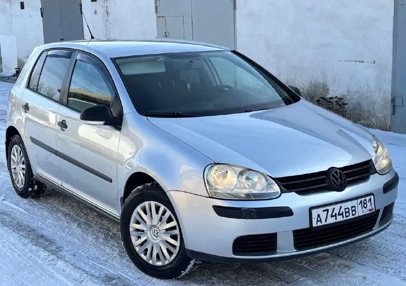 Golf 5 2008г. в. абсолютно не требует никаких вложений! пробег 223т. км. автомобиль местный! без дтп! кузов оцинкованный, соответственно без гнили ржавчины и тому подобных недочетов! в дтп не участвовал! все герметики и швы завод! остекление родное! автомобиль выглядит шикарно на все 100%! авто соответствует фоткам! самая надежная компоновка 1.6 mpi 102л. с. и механическая коробка передач! по технической части авто идеален! двигатель шепчет, работает очень тихо и ровно, без посторонних шумов! масло не берет! кпп переключается идеально! плавно и мягко, без каких либо хрустов и вылетов! ходовая часть идеал! абсолютно без стуков скрипов и прочих посторонних звуков, в ходу очень приятный и взбитый автомобиль, все неровности отрабатывает как положено! по комплектации: -климат контроль, -системы abs esp, -анти пробуксовка, -4эл. стеклоподъемника, -подогрев сидений, -датчики дождя и света, -aудиосистема с сенсорным экраном с bt, -камера заднего вида, 675.000т/р торг +79494164662, +79494565088 - фотография - 2