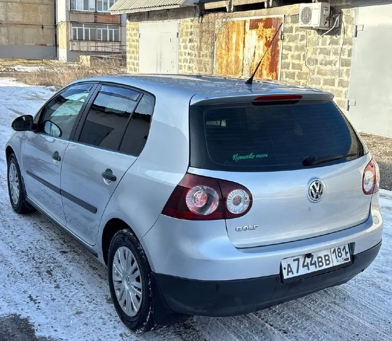 Golf 5 2008г. в. абсолютно не требует никаких вложений! пробег 223т. км. автомобиль местный! без дтп! кузов оцинкованный, соответственно без гнили ржавчины и тому подобных недочетов! в дтп не участвовал! все герметики и швы завод! остекление родное! автомобиль выглядит шикарно на все 100%! авто соответствует фоткам! самая надежная компоновка 1.6 mpi 102л. с. и механическая коробка передач! по технической части авто идеален! двигатель шепчет, работает очень тихо и ровно, без посторонних шумов! масло не берет! кпп переключается идеально! плавно и мягко, без каких либо хрустов и вылетов! ходовая часть идеал! абсолютно без стуков скрипов и прочих посторонних звуков, в ходу очень приятный и взбитый автомобиль, все неровности отрабатывает как положено! по комплектации: -климат контроль, -системы abs esp, -анти пробуксовка, -4эл. стеклоподъемника, -подогрев сидений, -датчики дождя и света, -aудиосистема с сенсорным экраном с bt, -камера заднего вида, 675.000т/р торг +79494164662, +79494565088 - фотография - 4